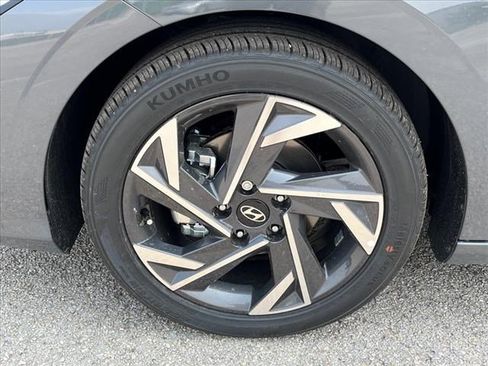 New 2024 Hyundai Elantra SEL w/ Convenience Package image 9