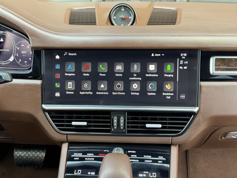 Certified 2023 Porsche Cayenne Platinum Edition AWD/4WD image 34