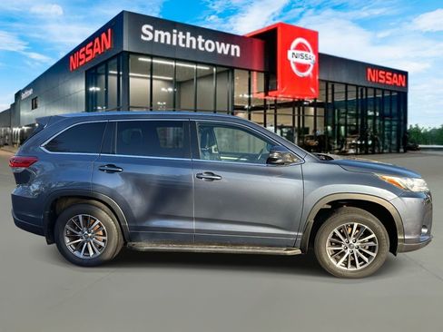 Used 2018 Toyota Highlander XLE image 4