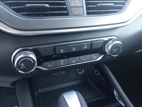 New 2025 Nissan Altima 2.5 SR image 17