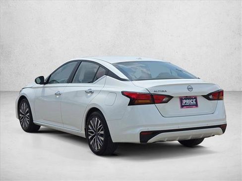 Used 2025 Nissan Altima 2.5 SV FWD image 7