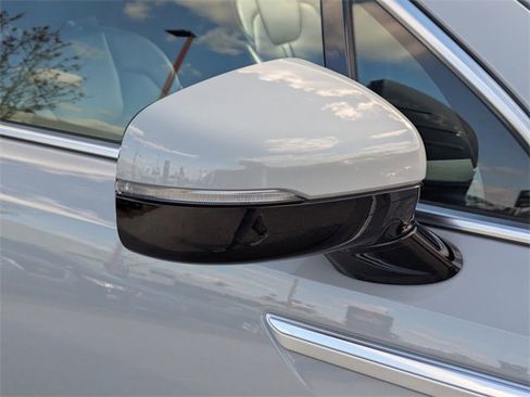 Used 2024 Kia Sorento S image 10