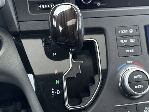 Used 2020 Toyota Sienna XLE Premium image 16