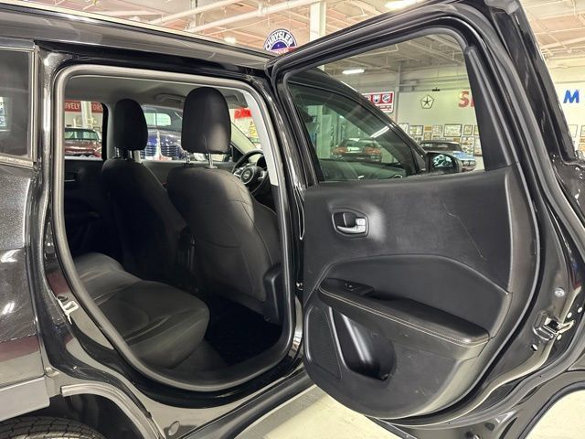 Used 2018 Jeep Compass Sport w/ Tech Group AWD/4WD image 40