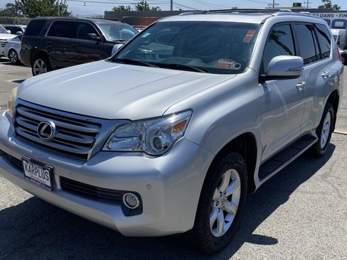 Used 2011 Lexus GX 460 image 2