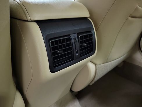 Used 2017 Toyota Camry XLE FWD image 29