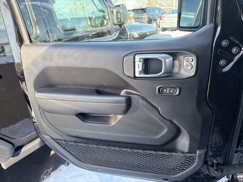 Certified 2022 Jeep Gladiator Willys image 28