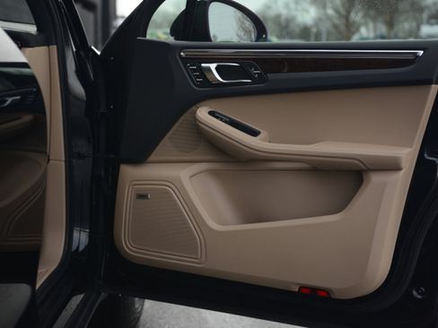 Certified 2025 Porsche Macan image 25