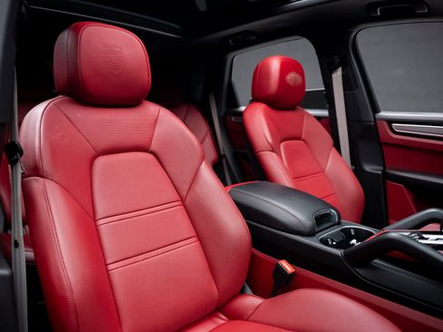 Used 2023 Porsche Cayenne S image 65