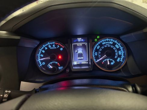 Used 2021 Toyota Tacoma TRD Sport image 15