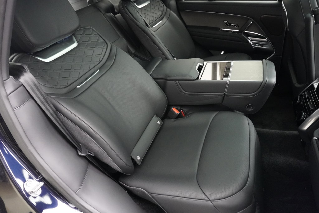 New 2026 Land Rover Range Rover SV AWD/4WD image 30