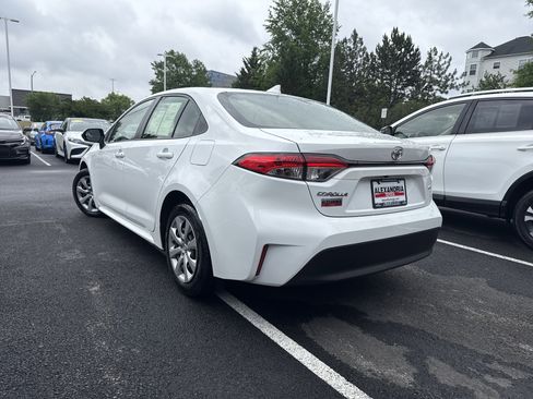 Used 2023 Toyota Corolla LE FWD image 5