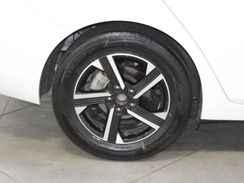Used 2025 Nissan Sentra SV FWD image 13