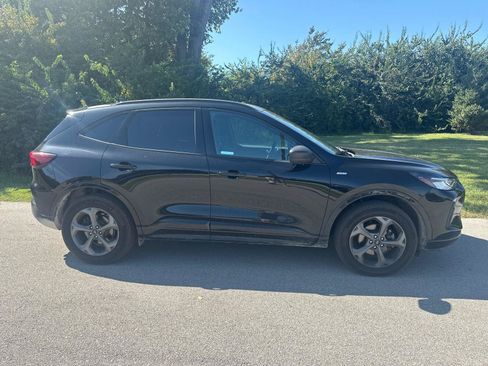 Used 2024 Ford Escape ST-Line w/ Tech Pack #1 AWD/4WD image 8