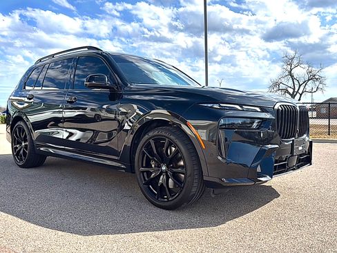Used 2025 BMW X7 xDrive40i w/ M Sport Package image 3