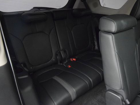 Used 2024 Honda Pilot Touring image 20