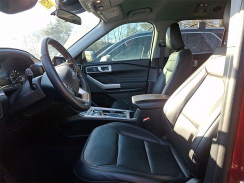Used 2023 Ford Explorer XLT w/ Equipment Group 202A image 6