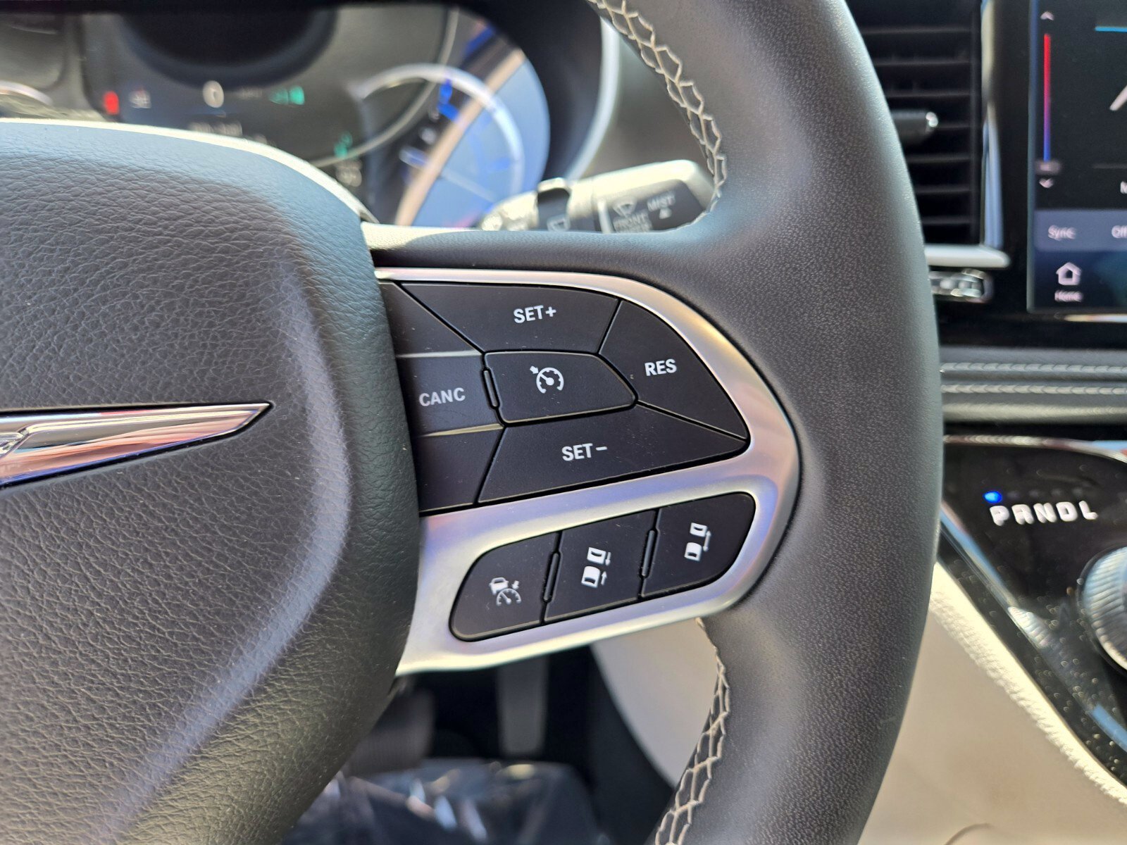 Used 2024 Chrysler Pacifica Limited FWD image 29