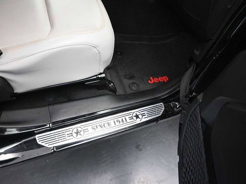 Used 2021 Jeep Gladiator Mojave AWD/4WD image 17