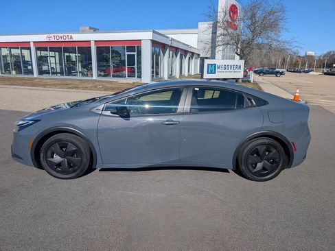 Used 2024 Toyota Prius LE image 2