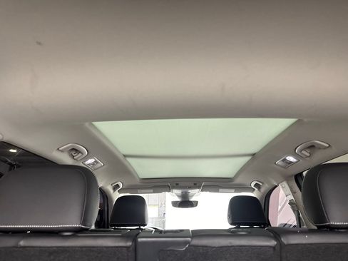 Used 2023 Volkswagen Tiguan SE w/ Panoramic Sunroof Package FWD image 74