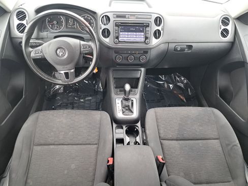 Used 2015 Volkswagen Tiguan S image 9
