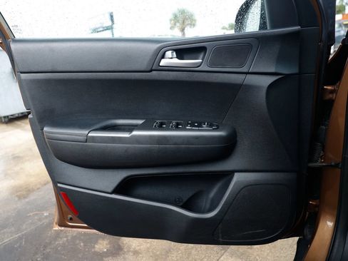 Used 2018 Kia Sportage LX AWD/4WD image 36