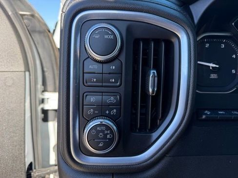 Used 2022 GMC Sierra 3500 Denali w/ Denali Ultimate Package image 22