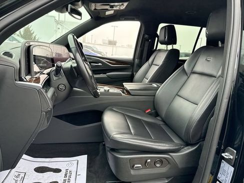 Used 2022 Cadillac Escalade Luxury AWD/4WD image 11