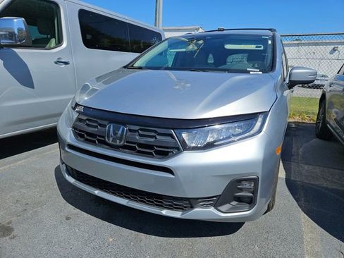 Certified 2025 Honda Odyssey EX-L image 2