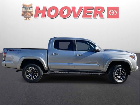 Used 2022 Toyota Tacoma TRD Sport image 2
