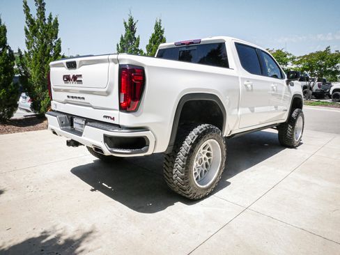 Used 2023 GMC Sierra 1500 AT4 w/ Technology Package AWD/4WD image 10
