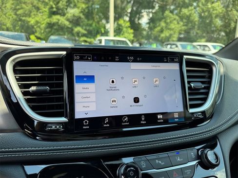 New 2026 Chrysler Pacifica Select image 33