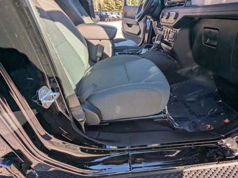 Used 2024 Jeep Wrangler Sahara w/ Safety Group image 13