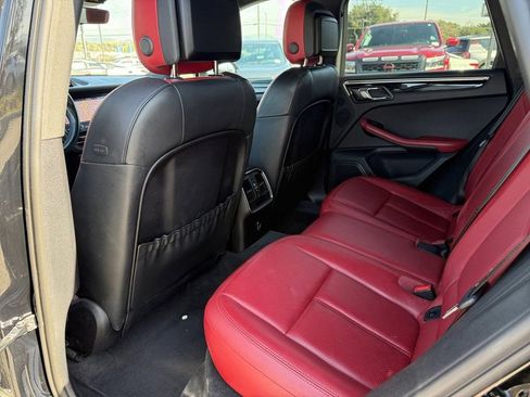Used 2021 Porsche Macan image 37