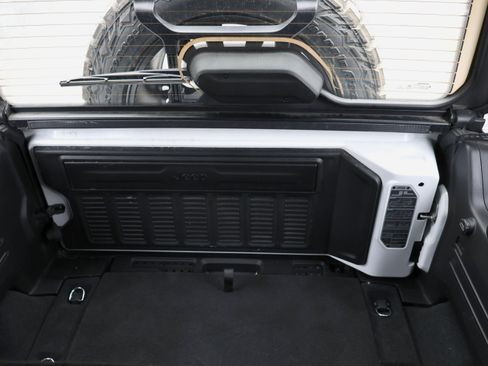 Used 2024 Jeep Wrangler Sahara image 27