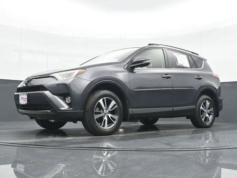 Used 2018 Toyota RAV4 XLE image 17