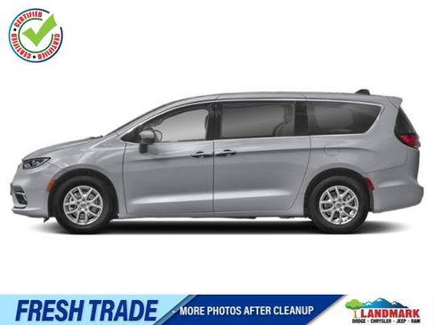 Used 2024 Chrysler Pacifica Touring-L FWD image 1
