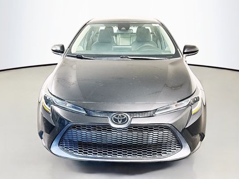 Used 2020 Toyota Corolla LE image 2