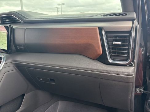 Used 2024 GMC Sierra 2500 Denali w/ Denali Reserve Package image 33