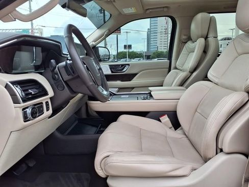 Used 2021 Lincoln Navigator L Reserve w/ Luxury Package AWD/4WD image 4