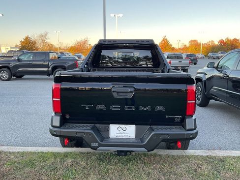 Used 2025 Toyota Tacoma Trailhunter image 8