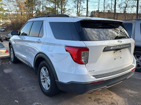 Used 2021 Ford Explorer XLT w/ Equipment Group 202A image 3