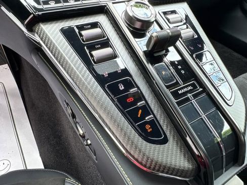 Used 2025 Aston Martin V8 Vantage Coupe image 16