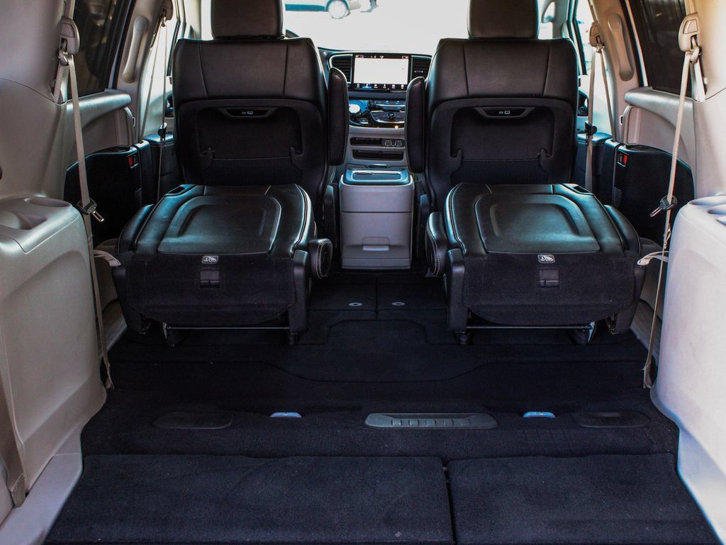 Used 2024 Chrysler Pacifica Touring-L FWD image 48