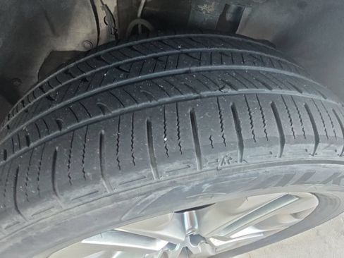 Used 2019 Toyota RAV4 Limited FWD image 3