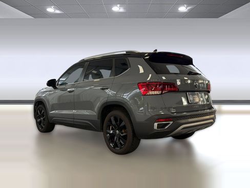 Certified 2024 Volkswagen Taos SE w/ Panoramic Sunroof Package FWD image 3