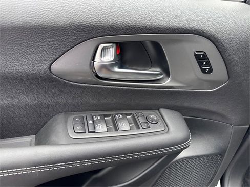 New 2026 Chrysler Pacifica Select image 13