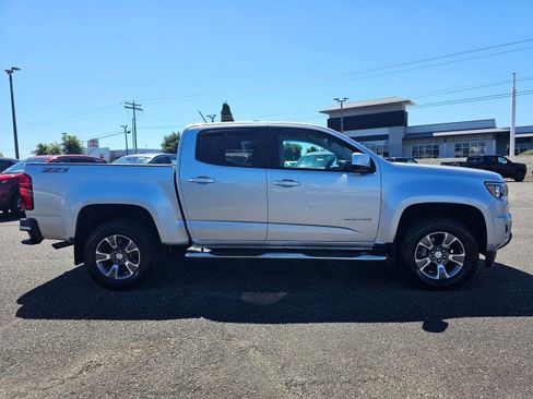 Used 2017 Chevrolet Colorado Z71 AWD/4WD image 2