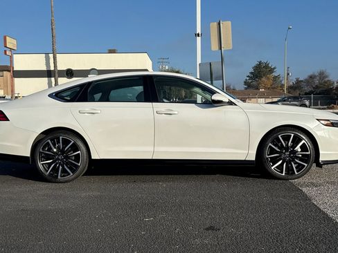 Certified 2023 Honda Accord Touring image 7